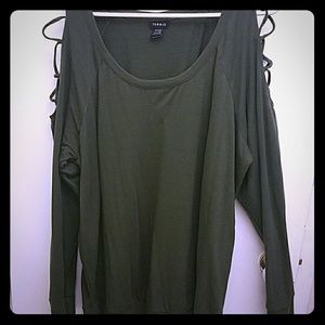 Exposed shoulder long sleeve sweater